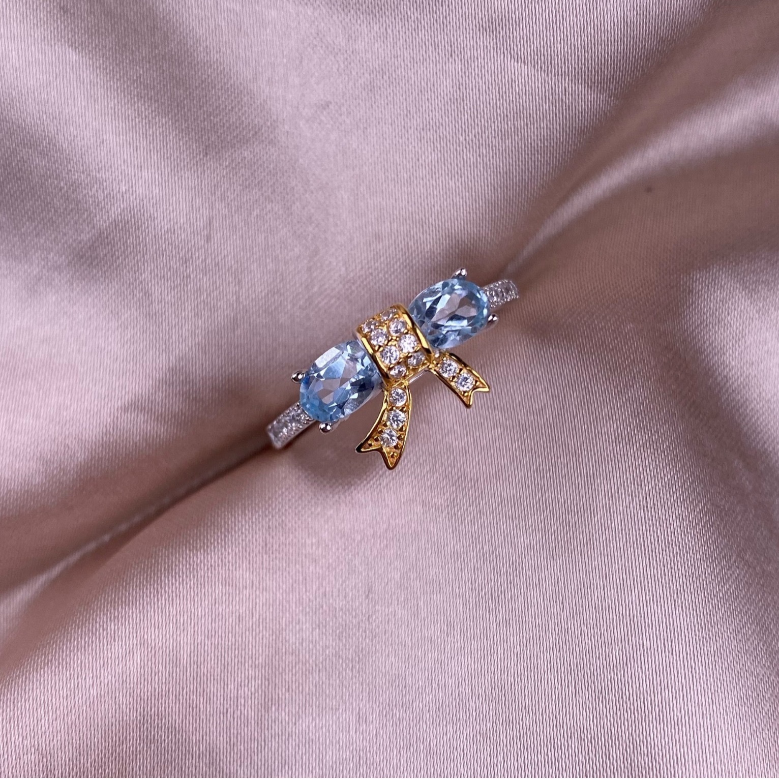 Swiss Blue Topaz S925 Gold Bowknot Design Silver Ring
