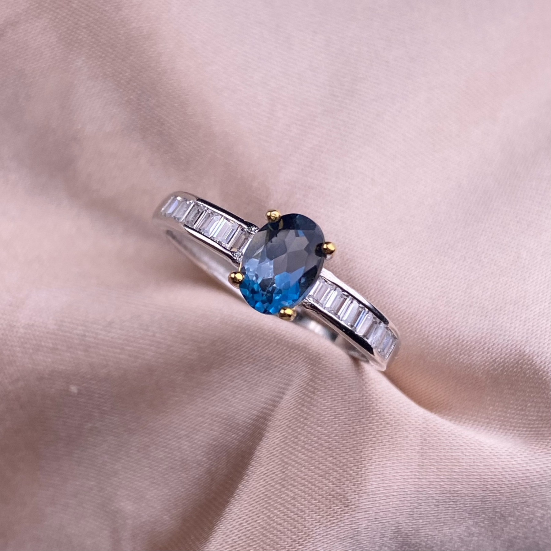 London Blue Topaz S925 Gold Inlay Faced Exquisite Simple Natural Crystal Silver Ring