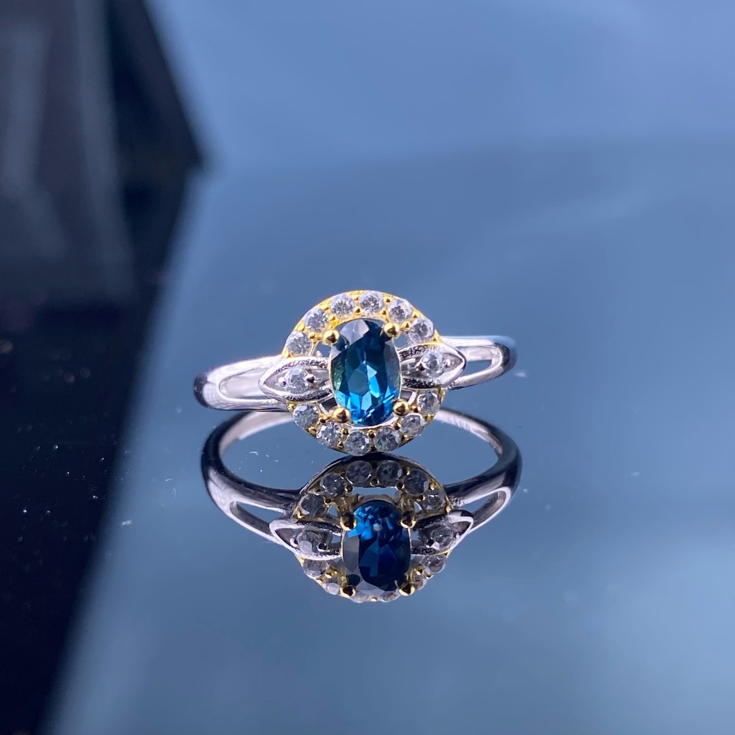 London Blue Topaz S925 Gold Color Sunflower Light Luxury Faced Natural Crystal Ring