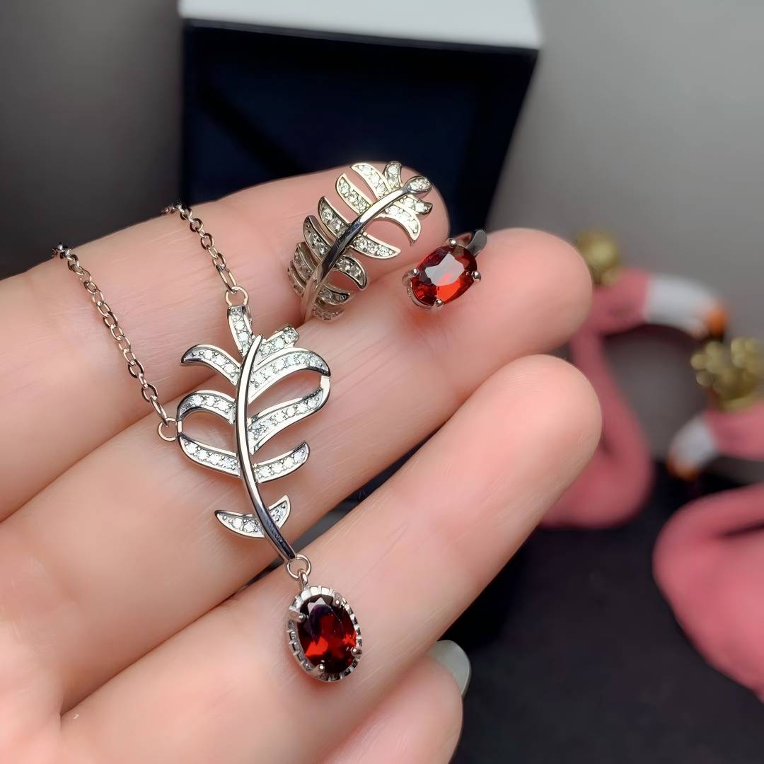 Feather Garnet S925 Silver Ring / Pendent Natural Crystal Set