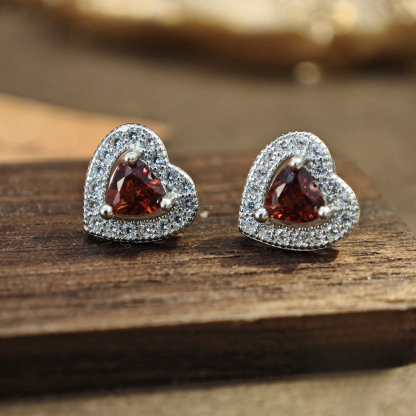 S925 Silver Earring Heart-shaped Garnet With Simple and Elegant Design 