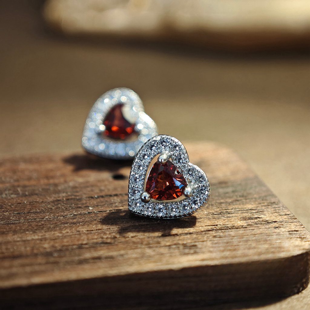 S925 Silver Earring Heart-shaped Garnet With Simple and Elegant Design 