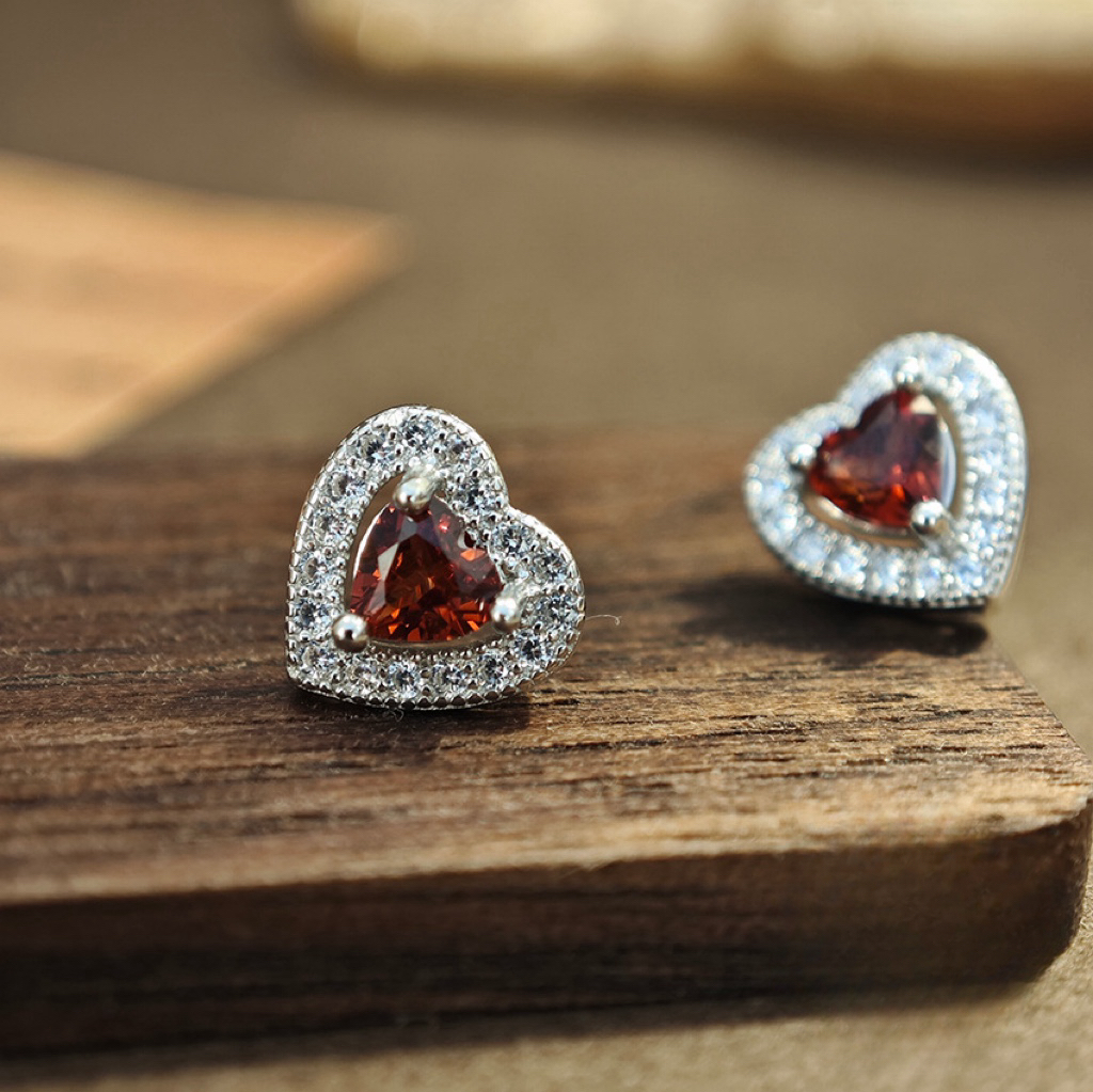S925 Silver Earring Heart-shaped Garnet With Simple and Elegant Design 