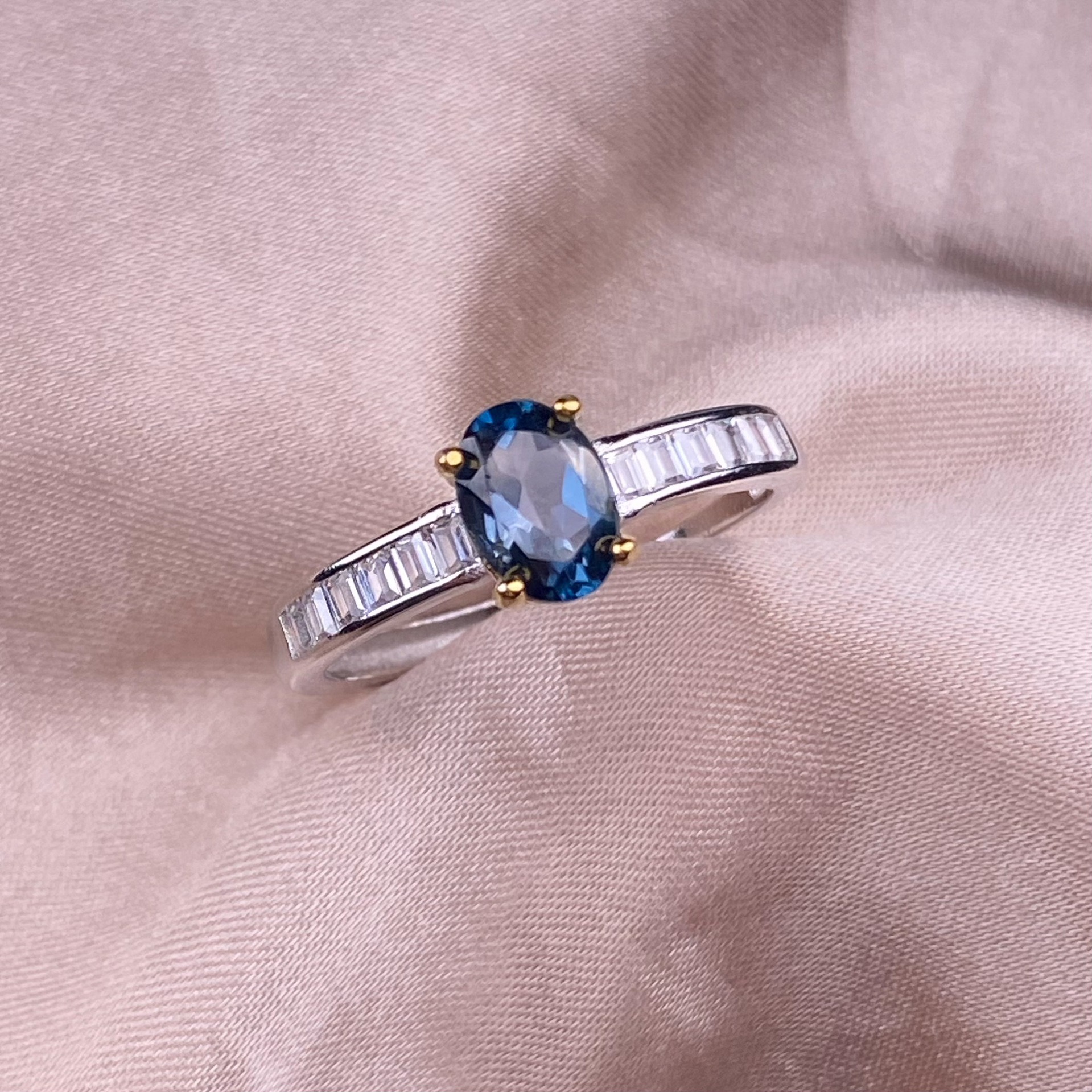 London Blue Topaz S925 Gold Inlay Faced Exquisite Simple Natural Crystal Silver Ring