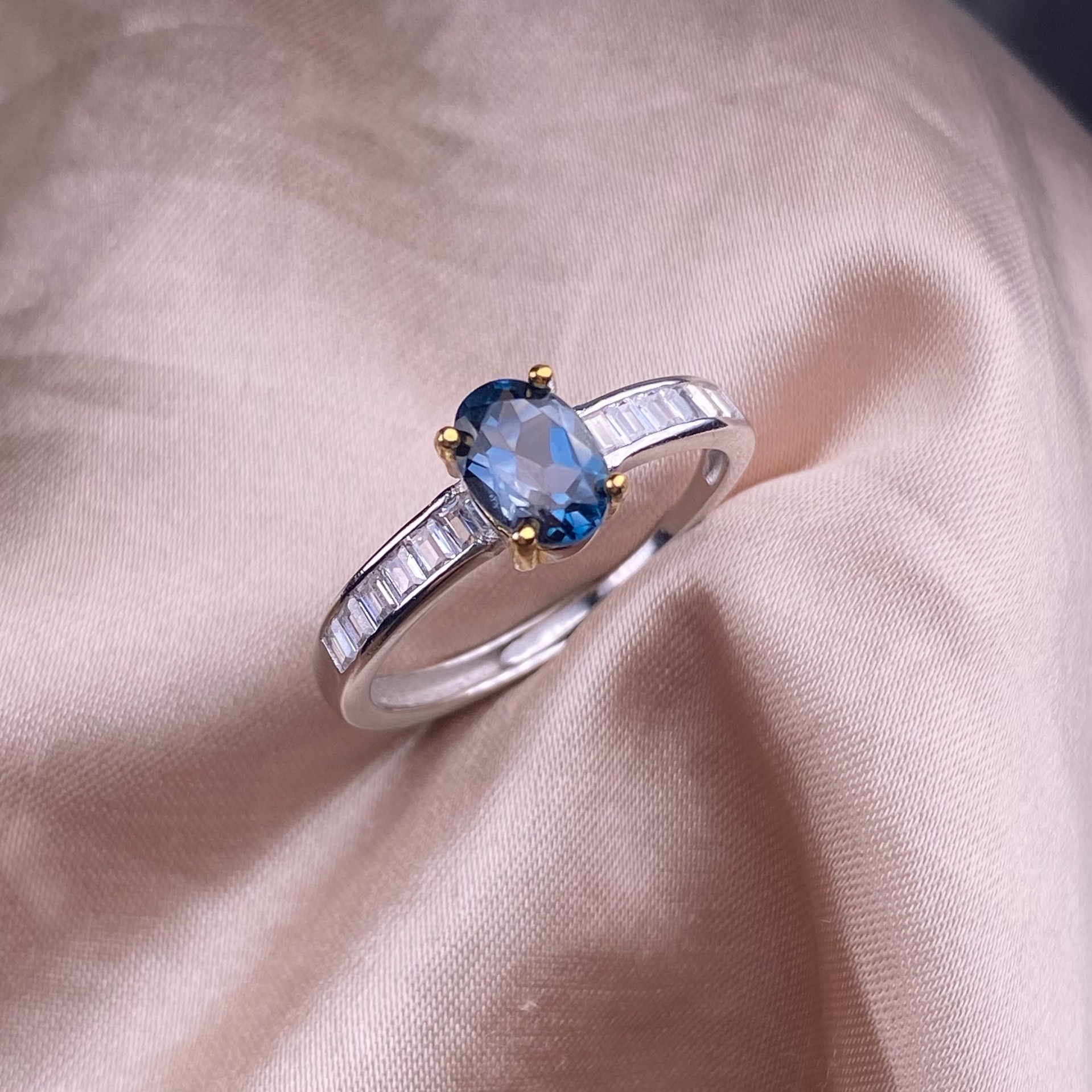 London Blue Topaz S925 Gold Inlay Faced Exquisite Simple Natural Crystal Silver Ring