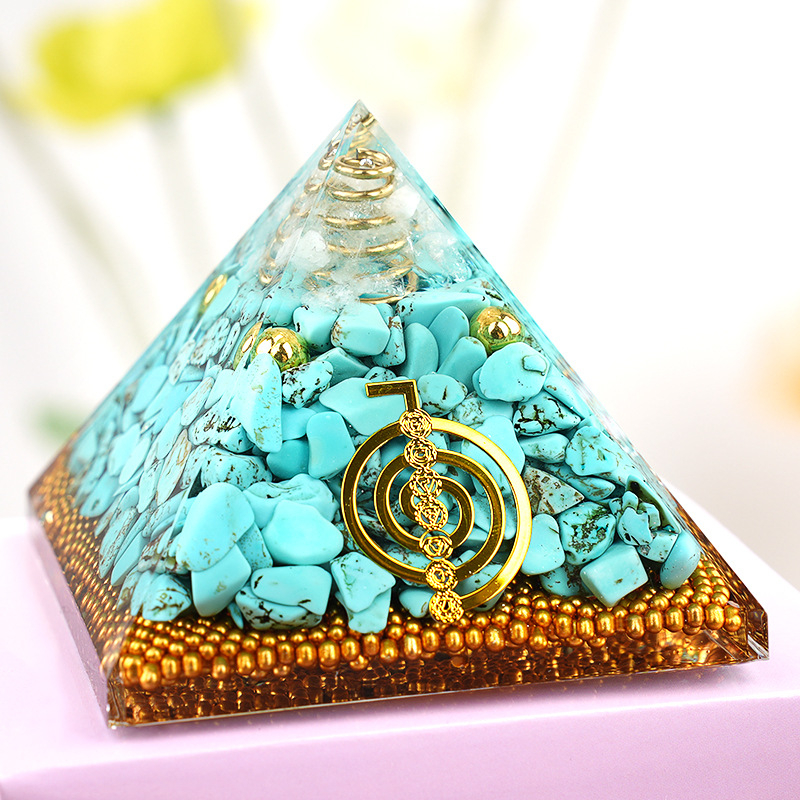 6.5cm Pyramid Gravel Resin Crystal Carving,185g