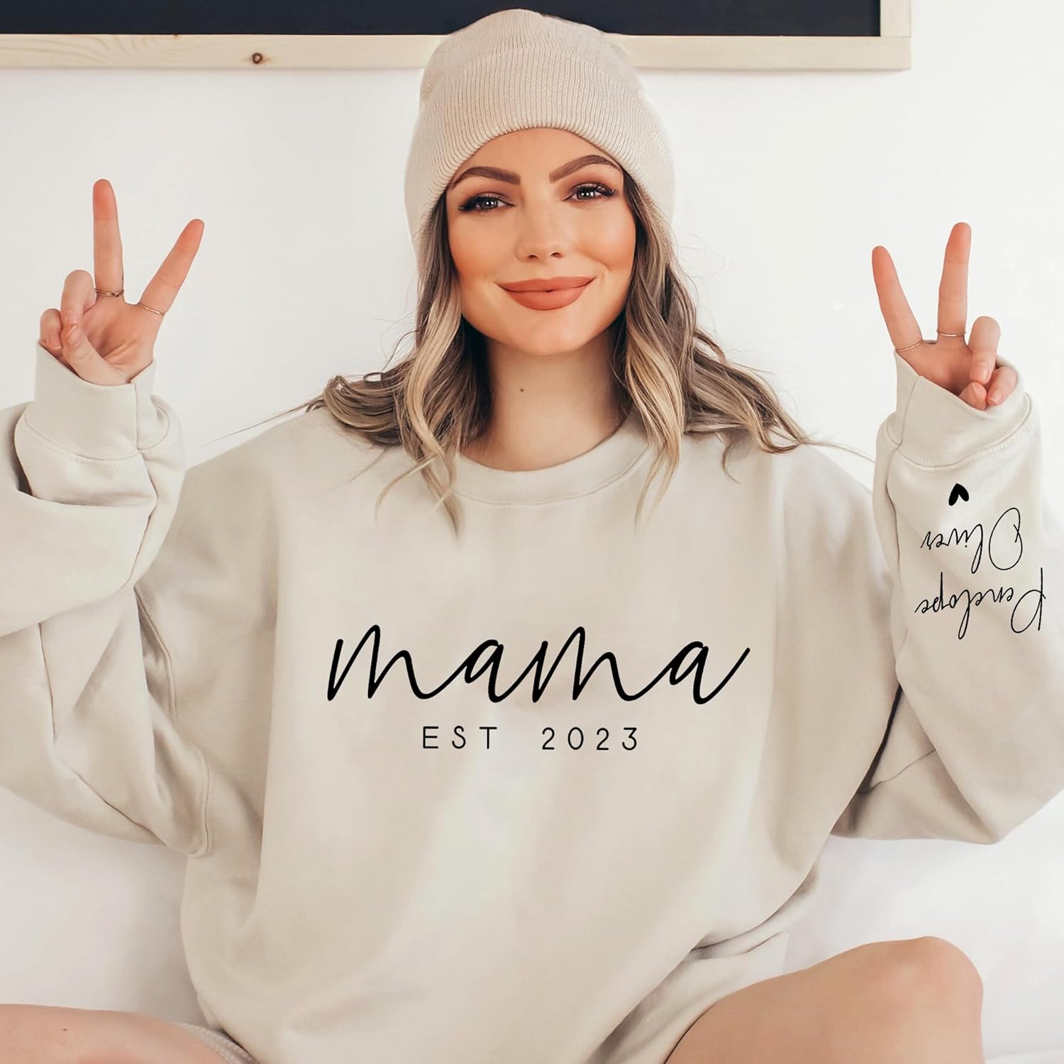Minimalist Mama Sweatshirt with Date and Children Name