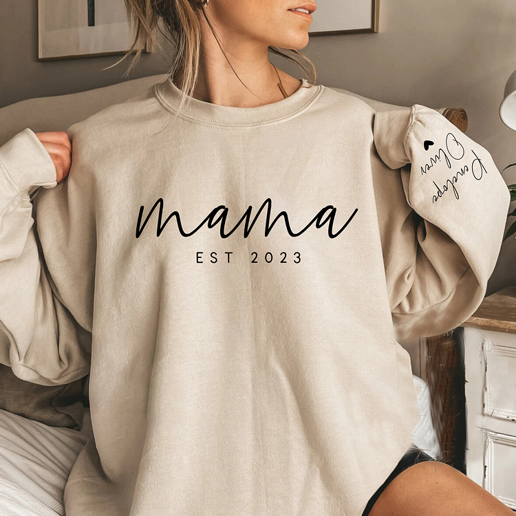 Minimalist Mama Sweatshirt with Date and Children Name