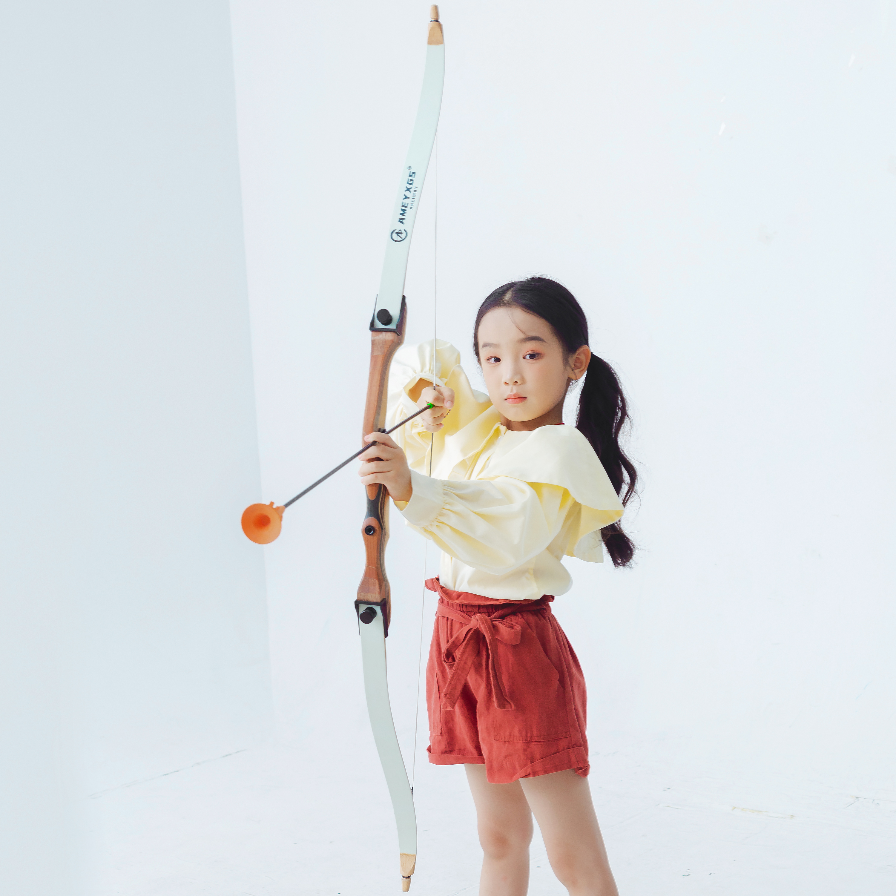 Kids Recurve Bow 20lbs Lightweight 25" Draw Length Wooden Laminated Riser with Limbs and Bowstring for Beginners Archery