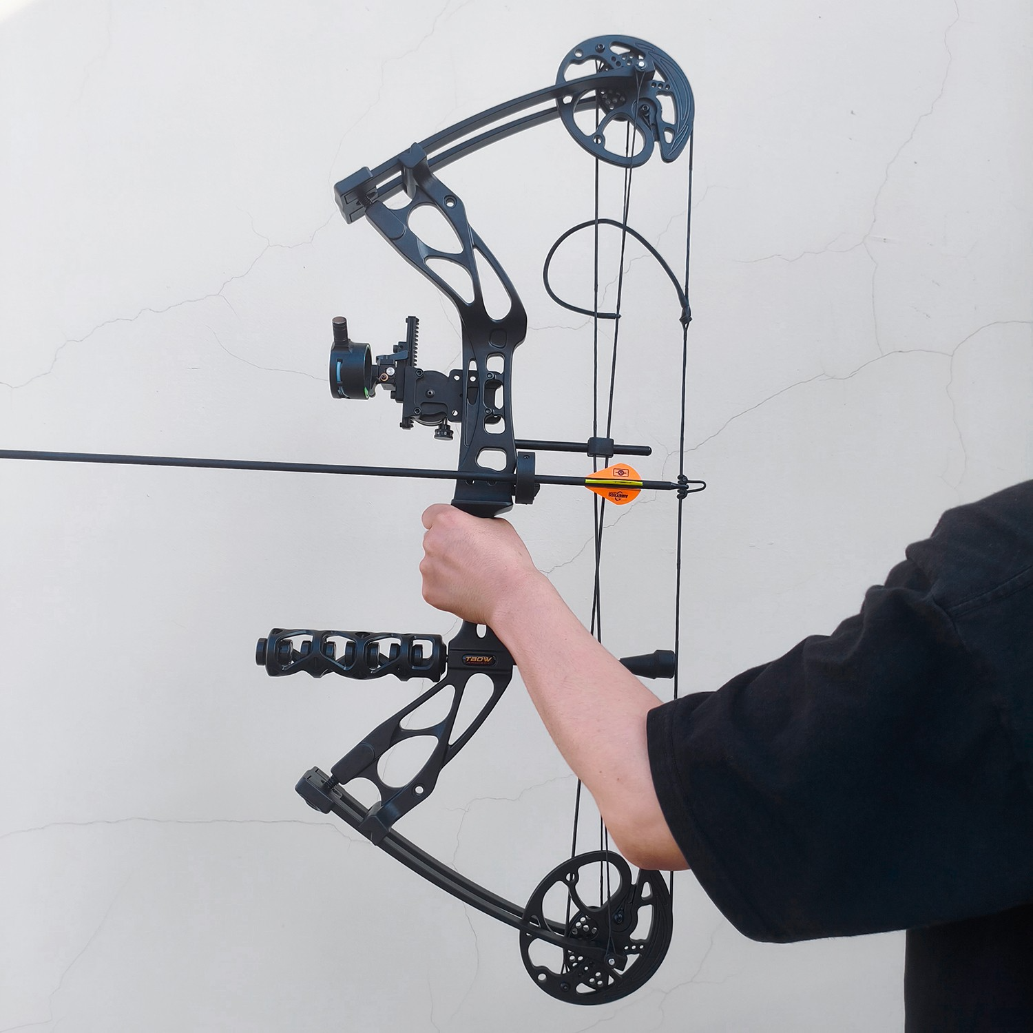 Adjustable Compound Bow 0-70lbs 325fps for Hunting & Target