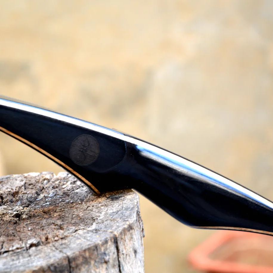 Black Ant American Hunting Bow – Handcrafted Recurve & Longbow