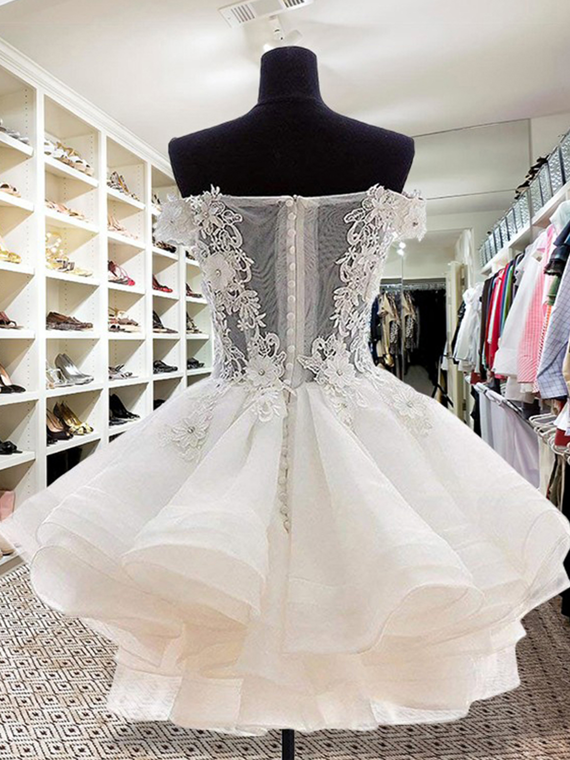 A-line Off-the-Shoulder Short/Mini Homecoming Dress With Appliqued
