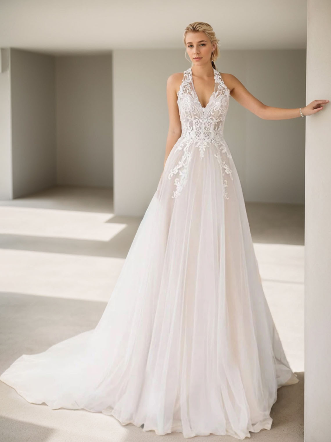 A-Line Beach Open Back Wedding Dresses Halter With Pleats Appliques