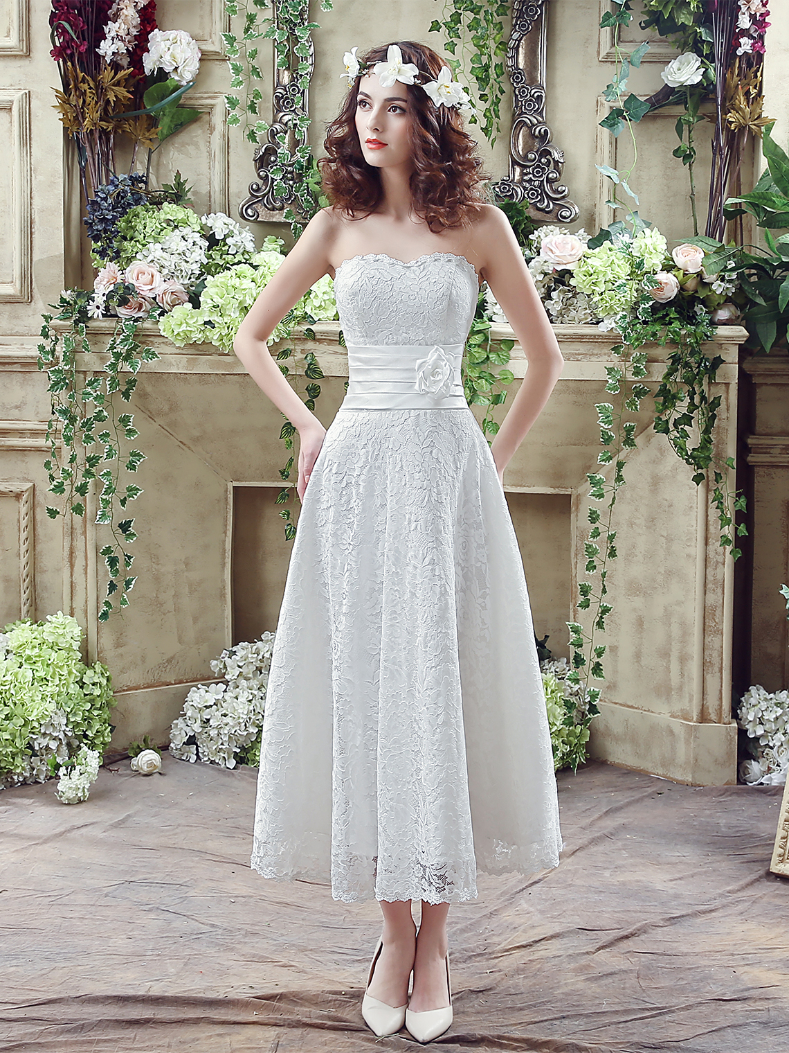 A-Line/Princess Elegant Bridal Reception Dresses Lace with Appliques