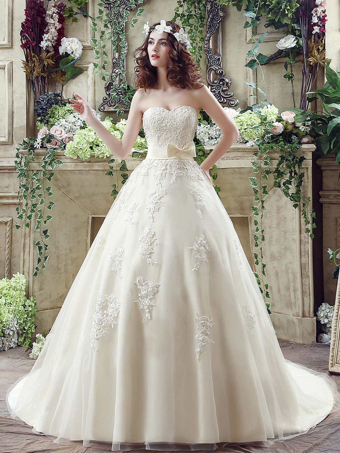 Ball Gown Elegant Formal Wedding Dresses Lace Pleats with Appliques
