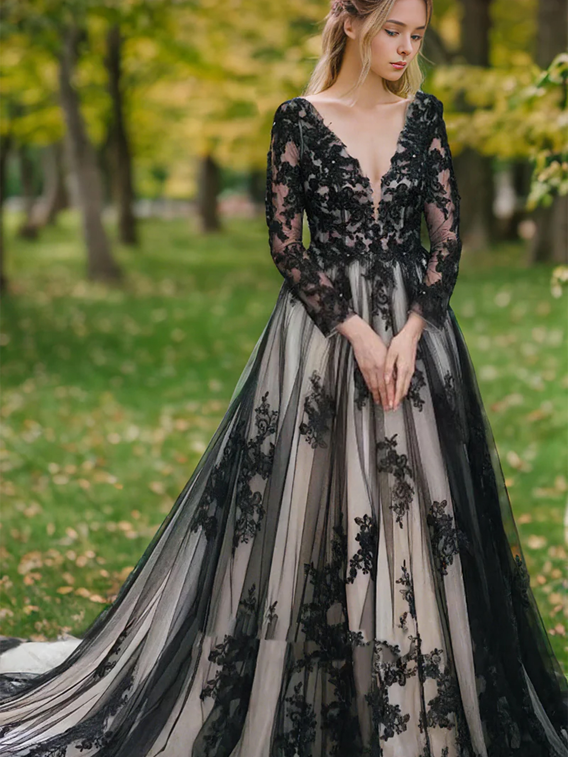 Gothic Black and White Boho Wedding Dress Backless with Court Train