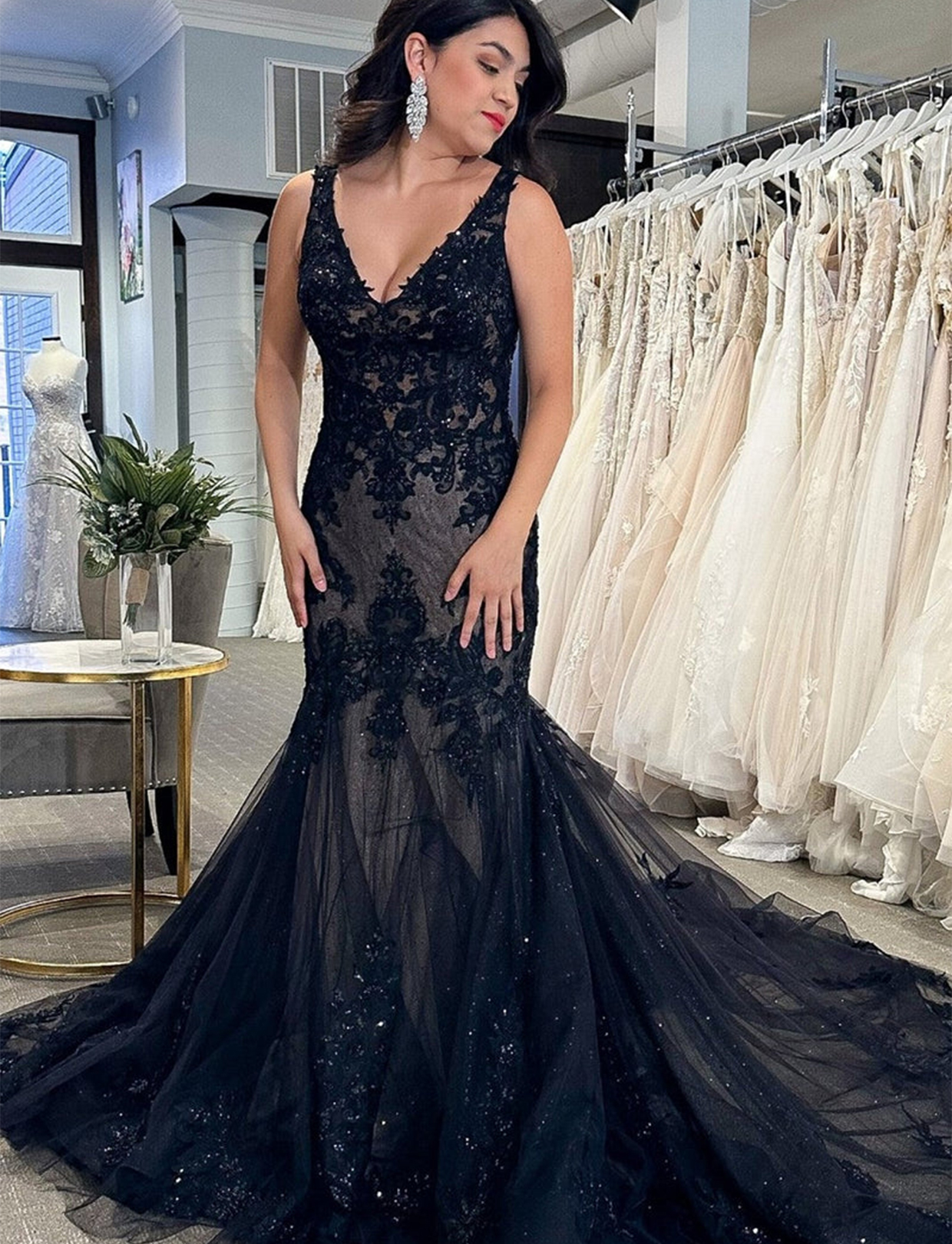 Mermaid Black Tulle Appliques V-Neck Trumpet Long Wedding Dress