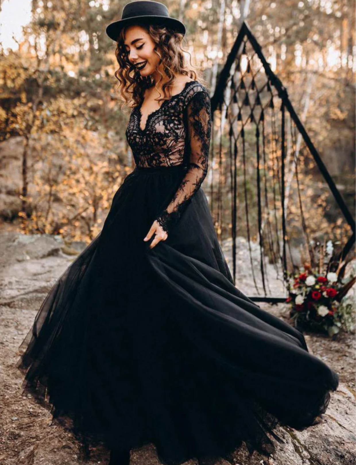 A-Line V-Neck Long Sleeves Lace Tulle Wedding Dresses With Lace