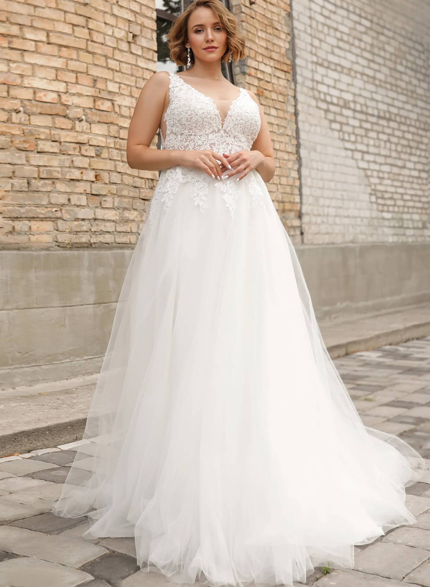 Plus Size Classic Lace Princess Wedding Dresses With Tulle, product image 1