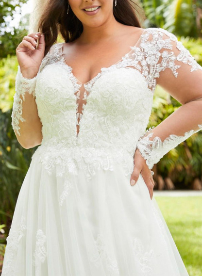 Ball-Gown V-Neck Sweep Train Plus Size Wedding Dresses With Appliques Lace
