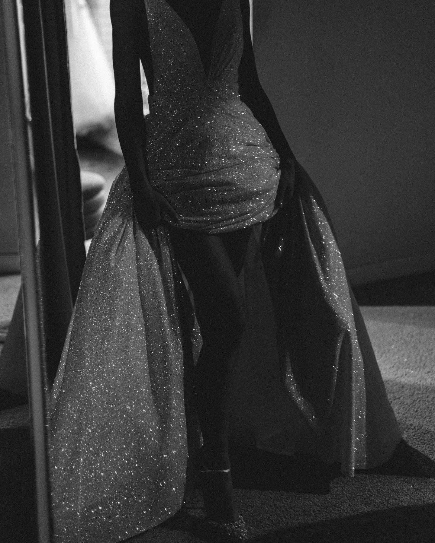 Sparkly Sequined V-Neck Princess Wedding Dresses, image 2