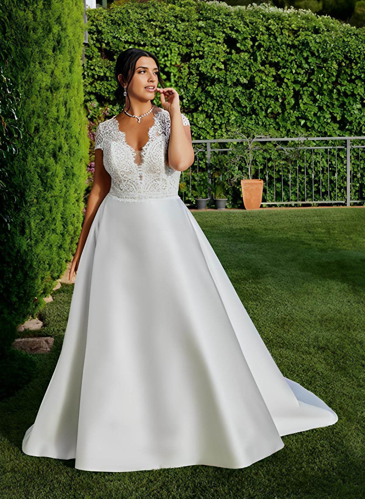 Plus Size A-Line V-Neck Short Sleeves Sweep Train Lace/Satin Wedding Dresses, product image 4