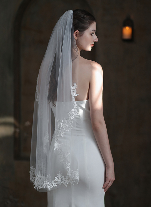 Lace Applique Edge One-Tier Fingertip Bridal Veils