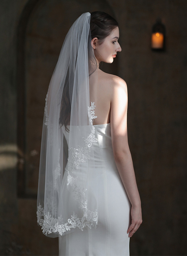 Lace Applique Edge One-Tier Fingertip Bridal Veils