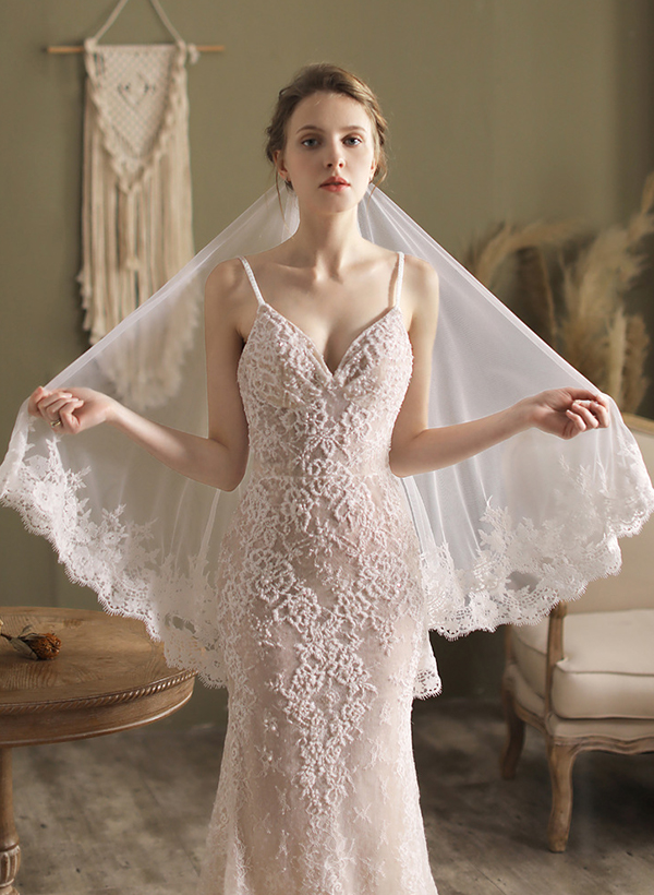 Lace Applique Edge Two-Tier Fingertip Bridal Veils