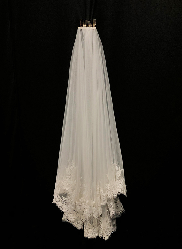 Lace Applique Edge Two-Tier Fingertip Bridal Veils