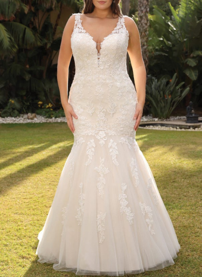 Trumpet/Mermaid V-Neck Sleeveless Sweep Train Lace/Tulle Wedding Dresses
