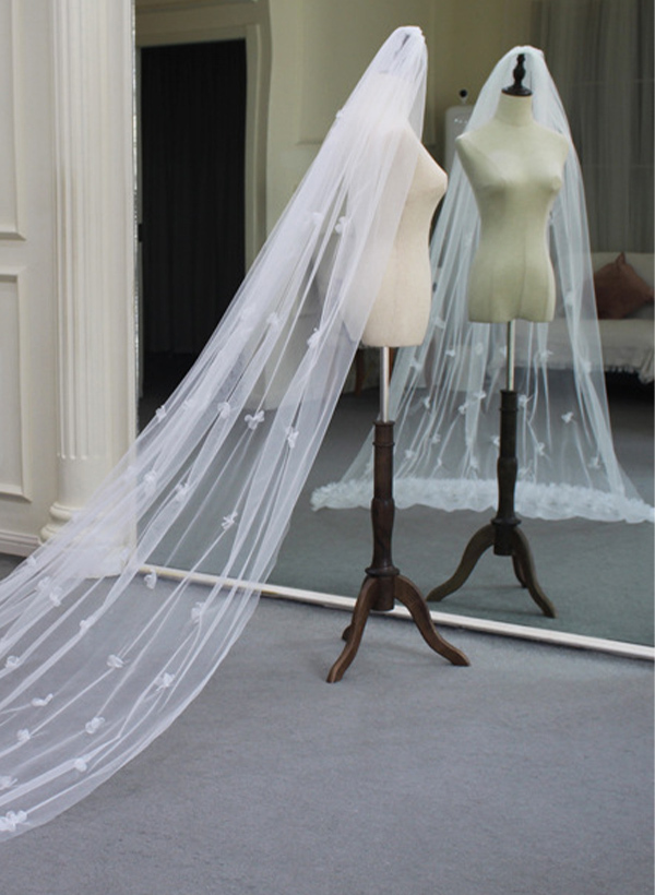 Lace Edge Single Tier Tulle Bridal Chapel Length Wedding Veil With Floral