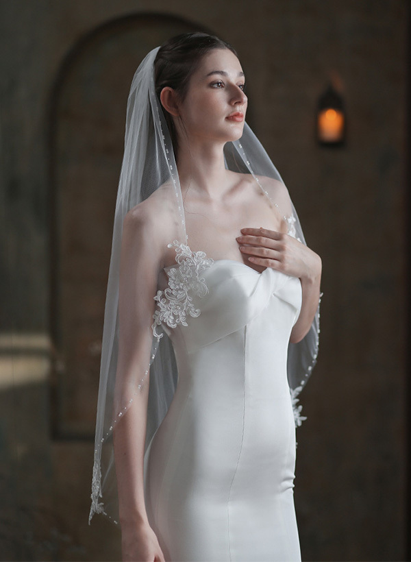Pearl Trim Edge Single Tier Tulle Bridal Fingertip Length Wedding Veils