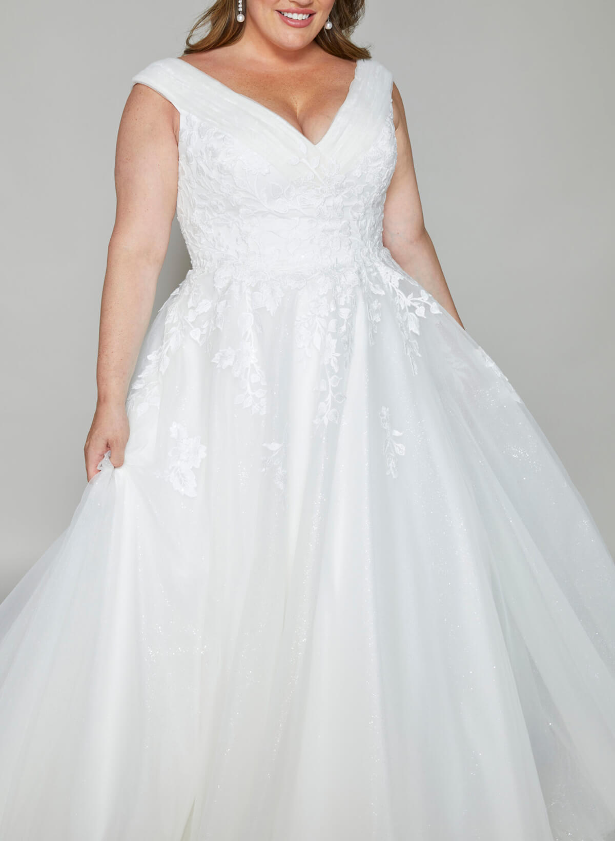 Elegant A-Line V-Neck Court Train Lace/Tulle Wedding Dresses, product image 1