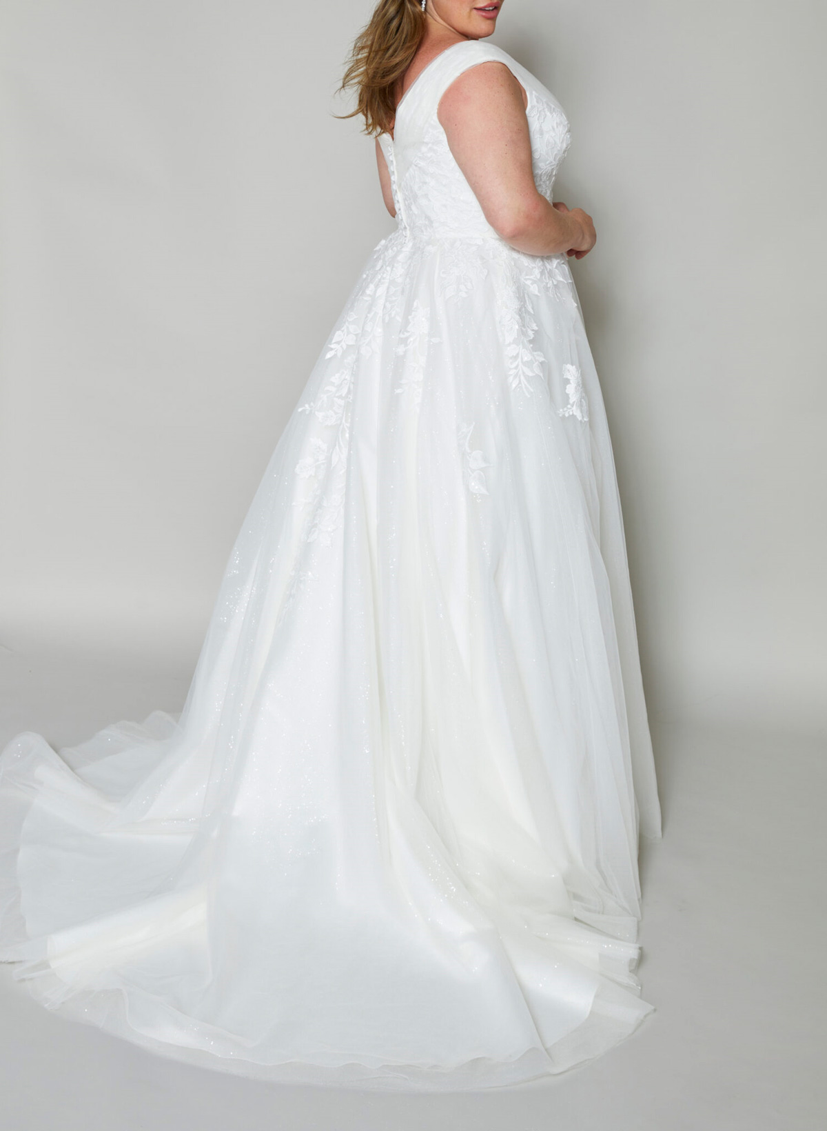 Elegant A-Line V-Neck Court Train Lace/Tulle Wedding Dresses, product image 4