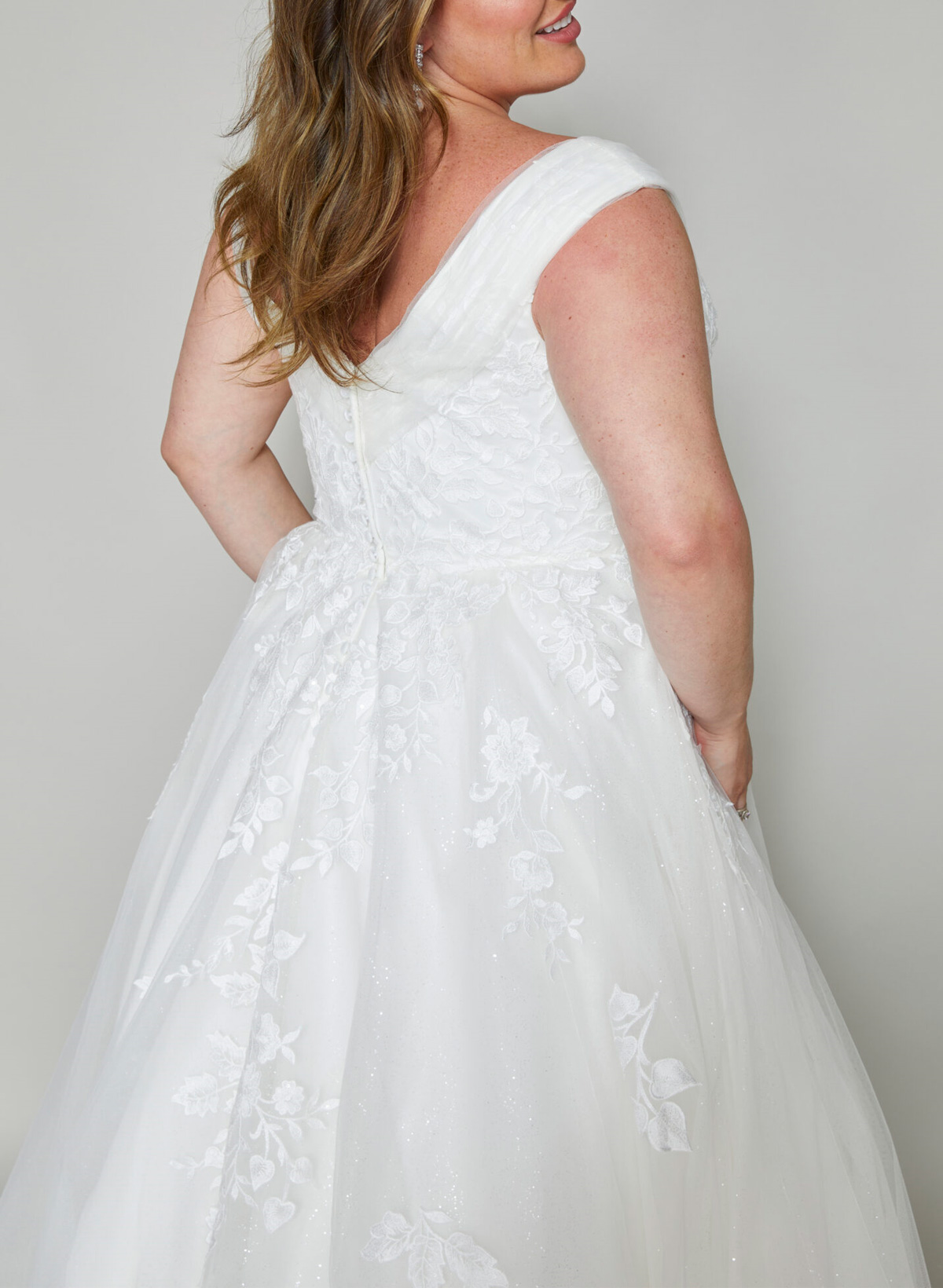 Elegant A-Line V-Neck Court Train Lace/Tulle Wedding Dresses, product image 5