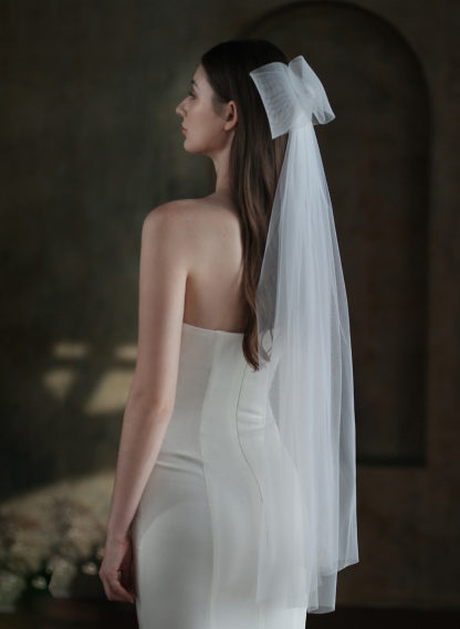 Ivory Cut Edge Fingertip Bridal Tulle Veils With Bowknot/Faux Pearl