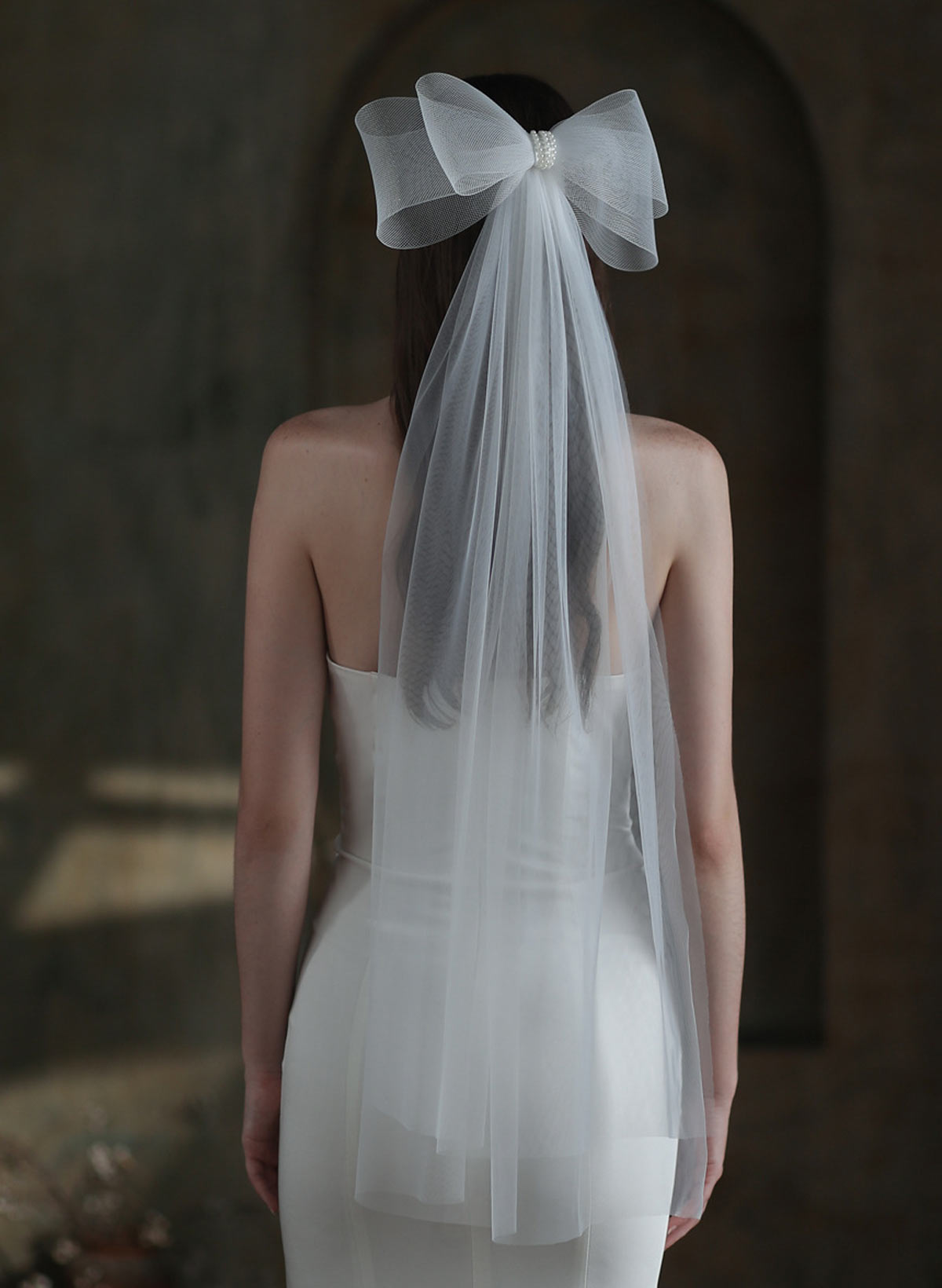 Ivory Cut Edge Fingertip Bridal Tulle Veils With Bowknot/Faux Pearl