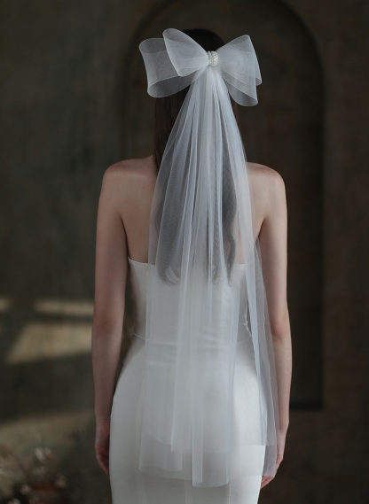 Ivory Cut Edge Fingertip Bridal Tulle Veils With Bowknot/Faux Pearl