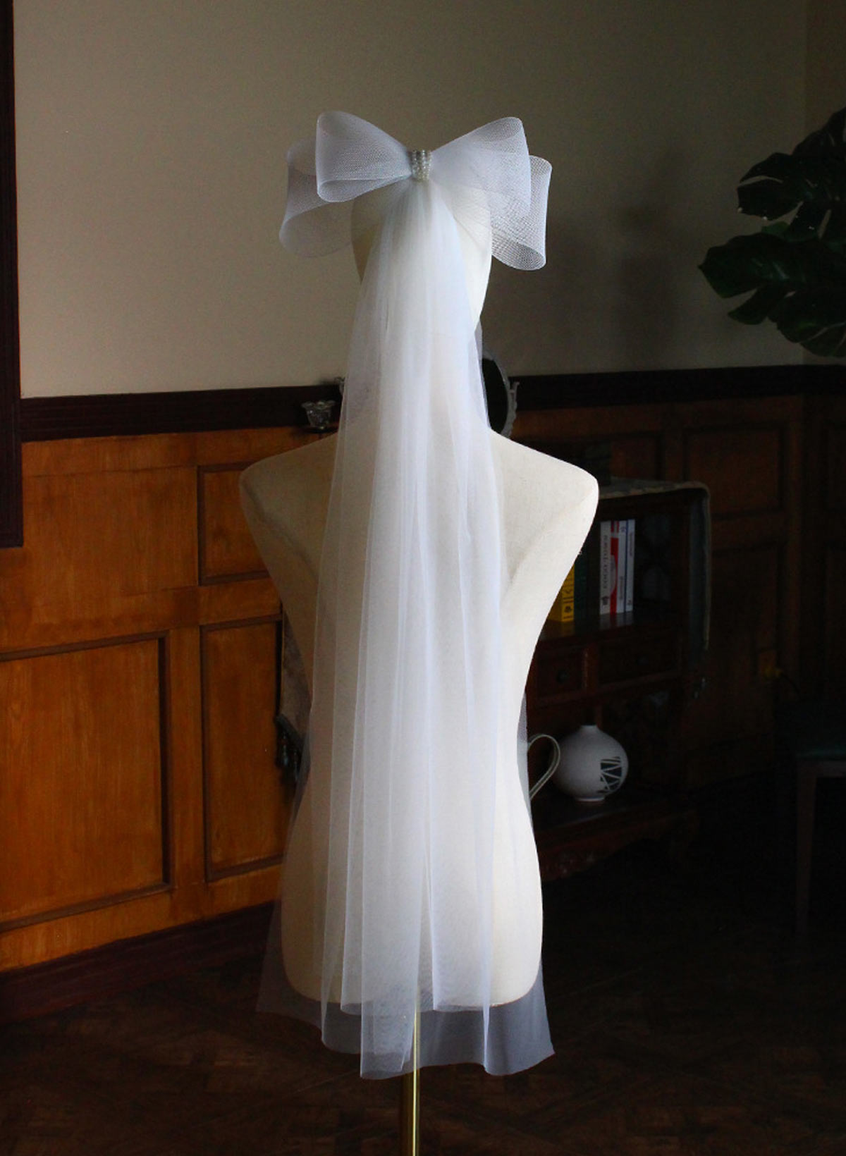 Ivory Cut Edge Fingertip Bridal Tulle Veils With Bowknot/Faux Pearl