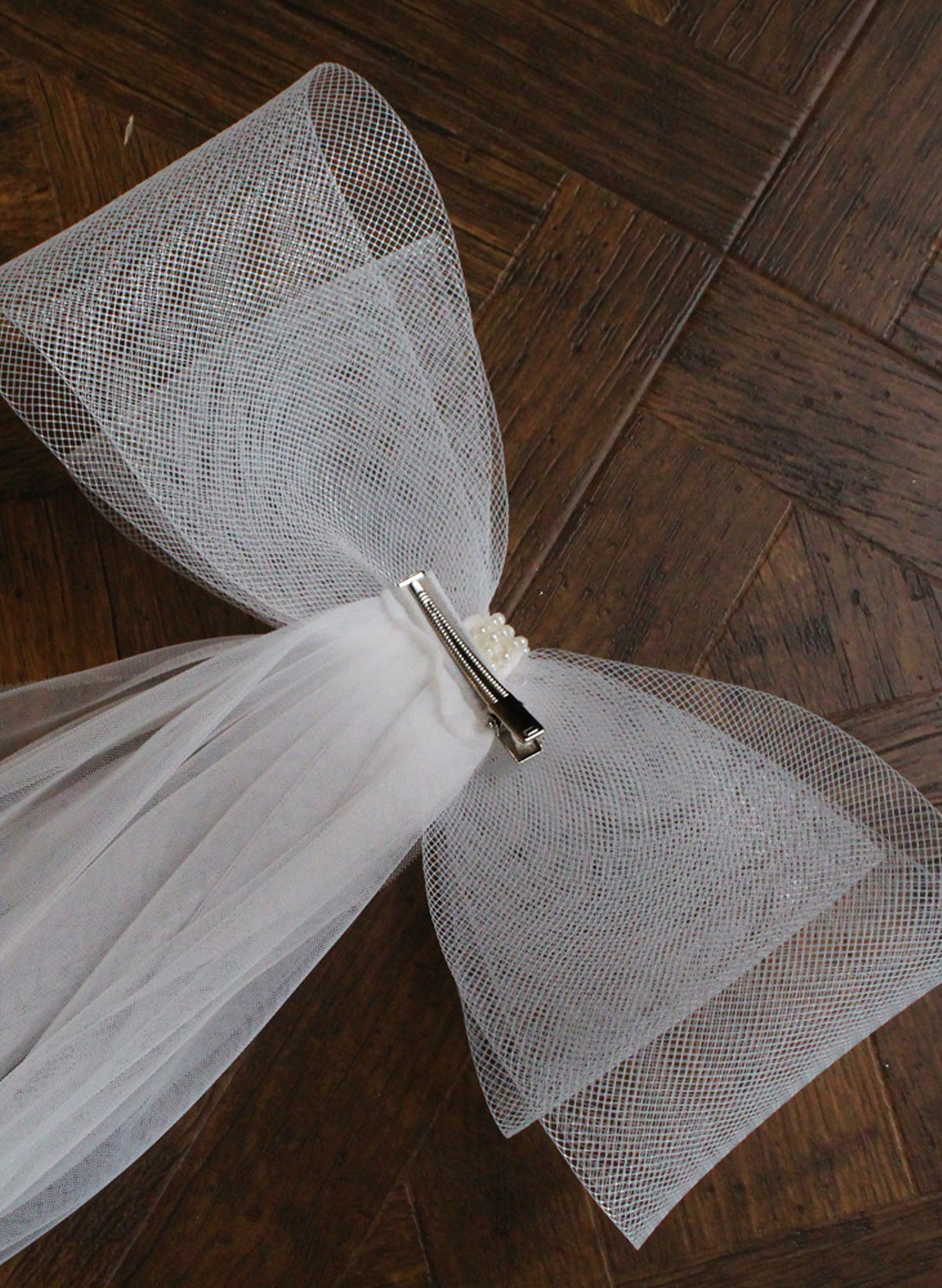 Ivory Cut Edge Fingertip Bridal Tulle Veils With Bowknot/Faux Pearl