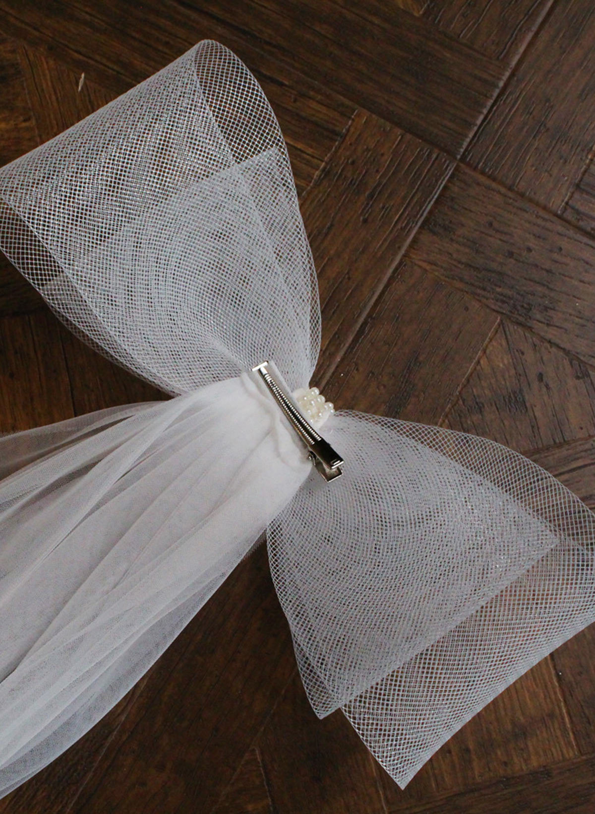 Ivory Cut Edge Fingertip Bridal Tulle Veils With Bowknot/Faux Pearl