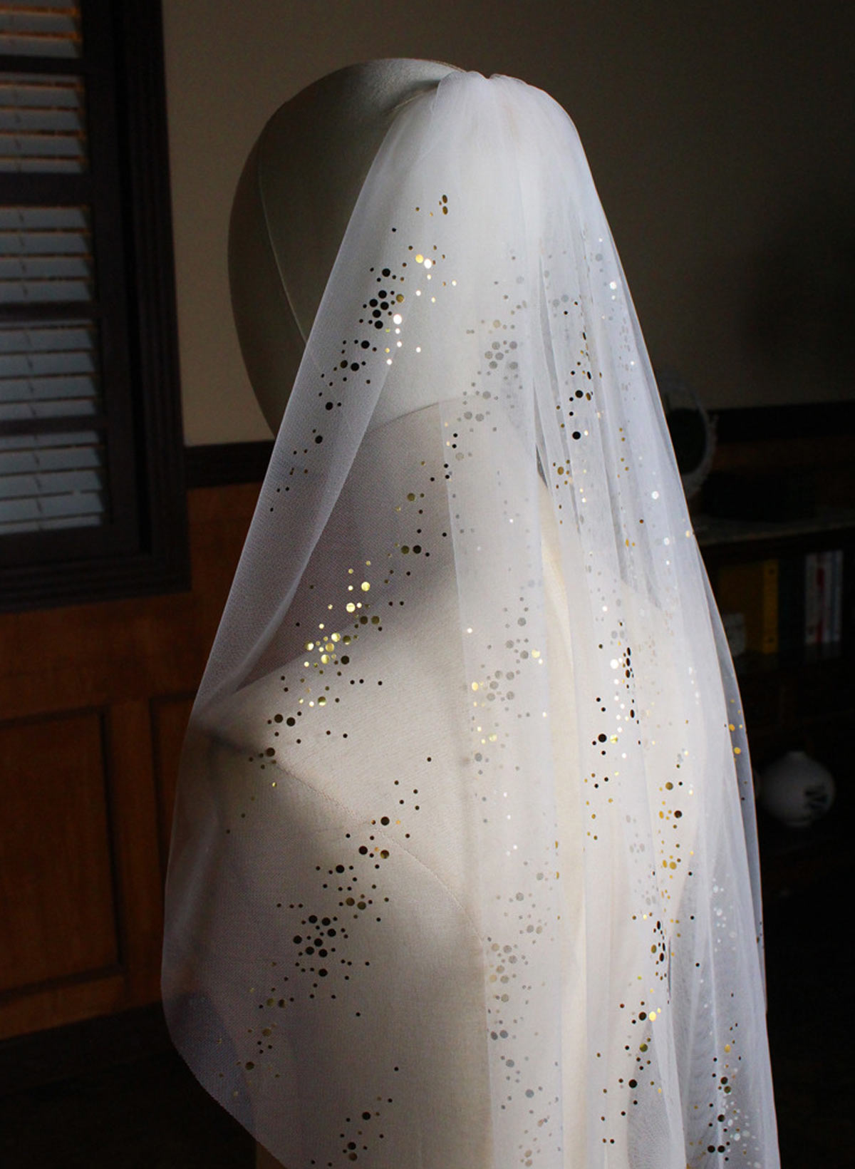 One-Tier Sequin Cut Edge Elbow Bridal Tulle Ivory Veils