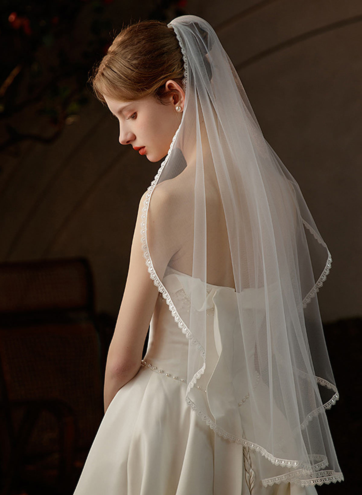 One-Tier Ivory Tulle Angel Cut/Waterfall Lace Applique Edge Fingertip Bridal Veils
