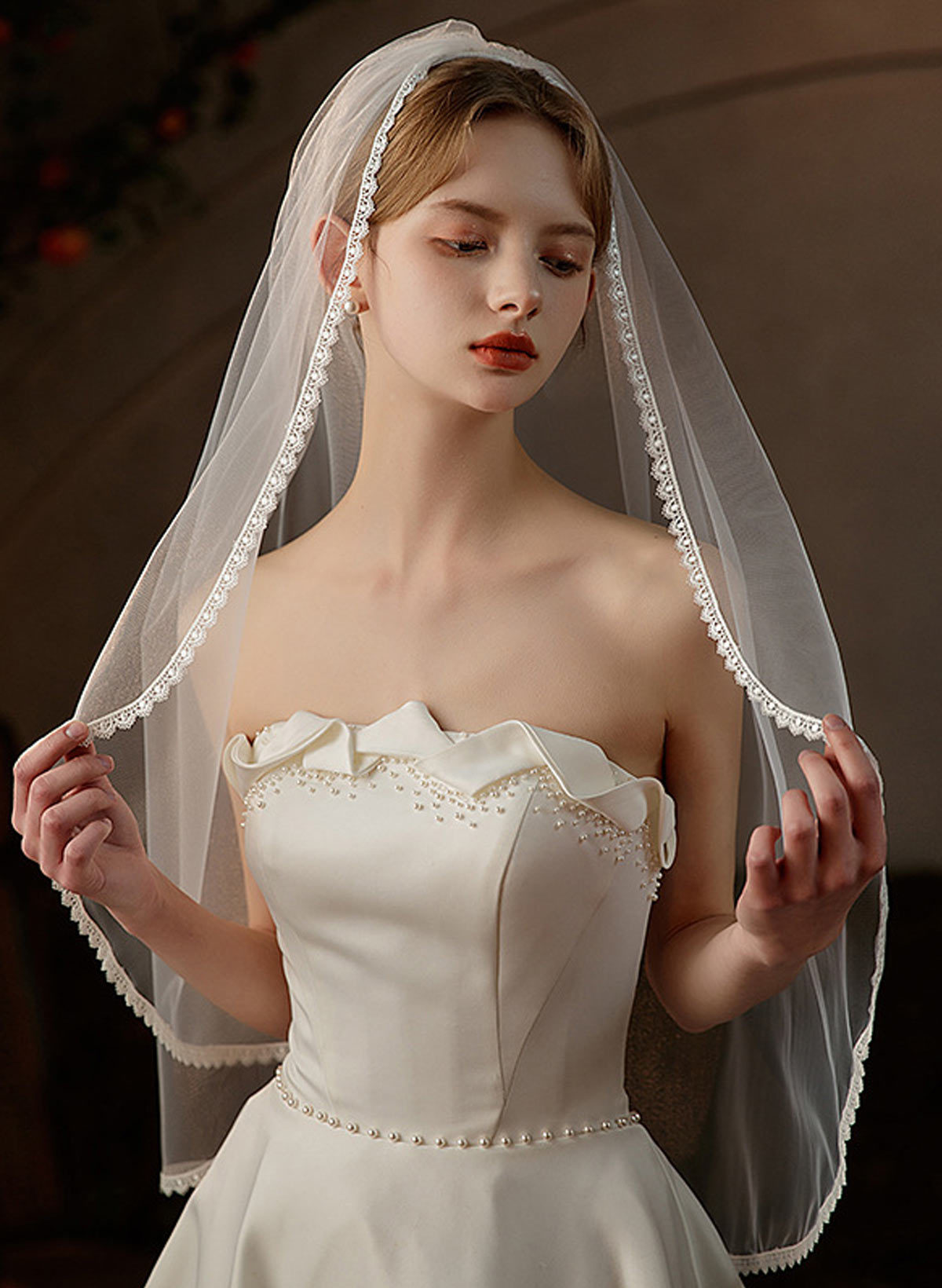 One-Tier Ivory Tulle Angel Cut/Waterfall Lace Applique Edge Fingertip Bridal Veils