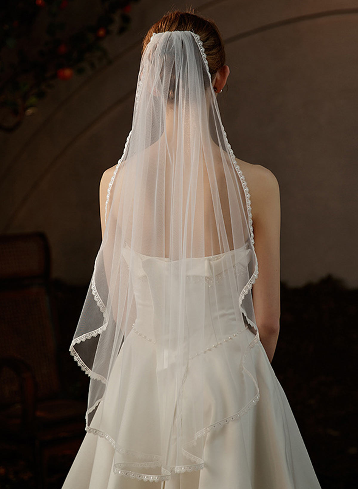 One-Tier Ivory Tulle Angel Cut/Waterfall Lace Applique Edge Fingertip Bridal Veils
