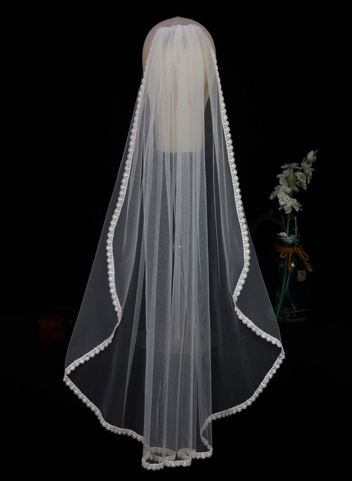One-Tier Ivory Tulle Angel Cut/Waterfall Lace Applique Edge Fingertip Bridal Veils