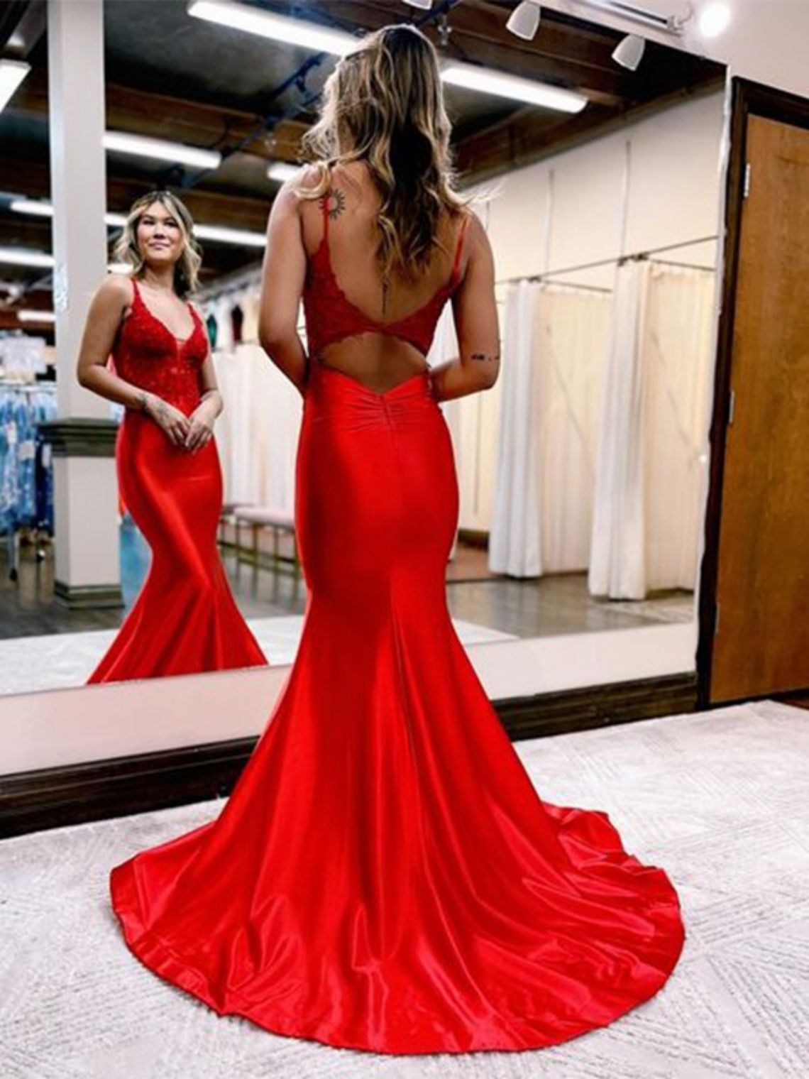 Trumpet/Mermaid Satin Applique V-neck Sleeveless Court Train Dresses