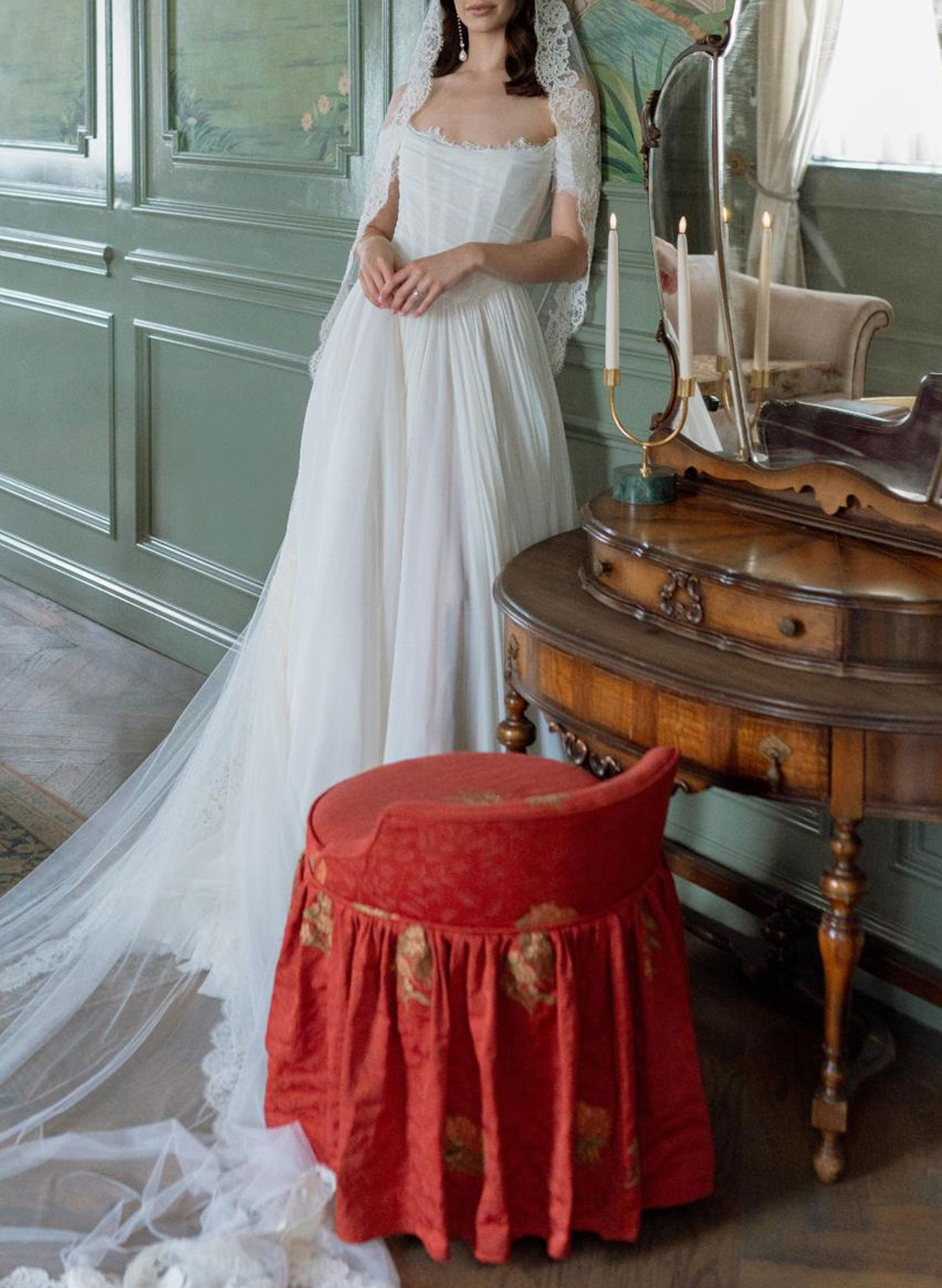 Elegant Off-The-Shoulder Sleeveless A-Line Sweep Train Tulle Wedding Dresses With Lace