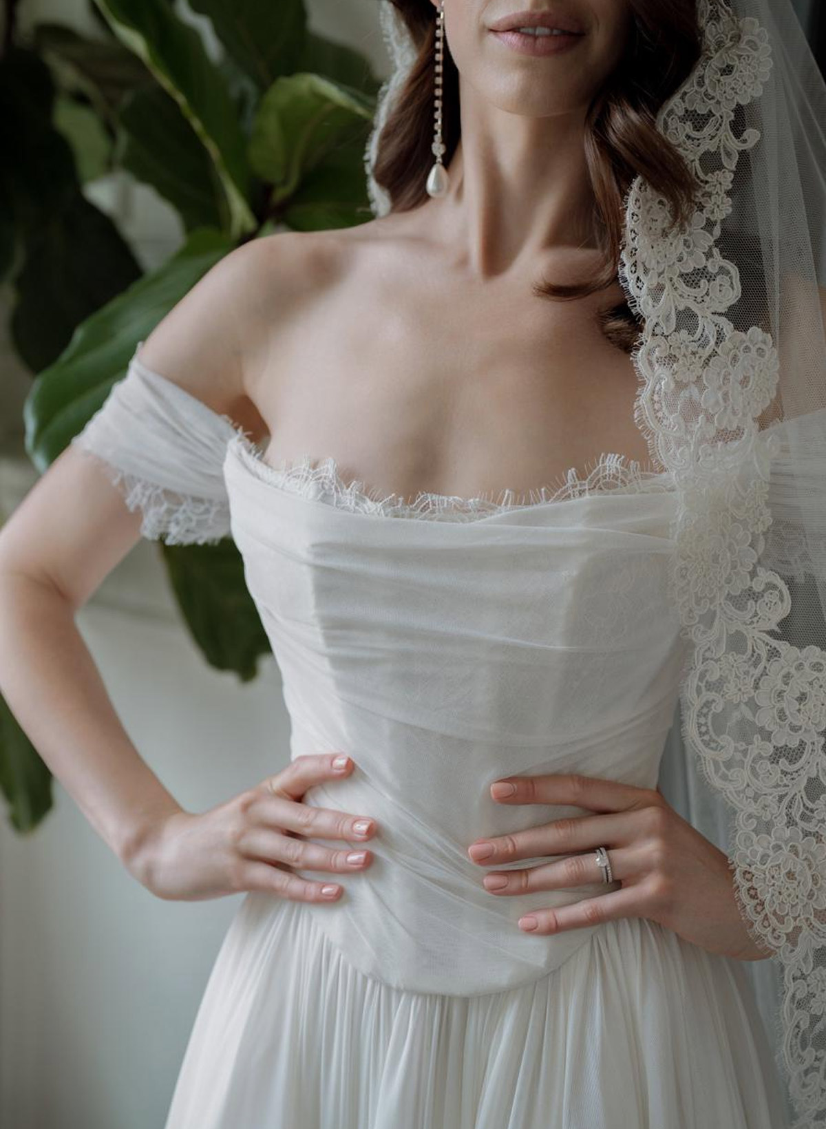 Elegant Off-The-Shoulder Sleeveless A-Line Sweep Train Tulle Wedding Dresses With Lace